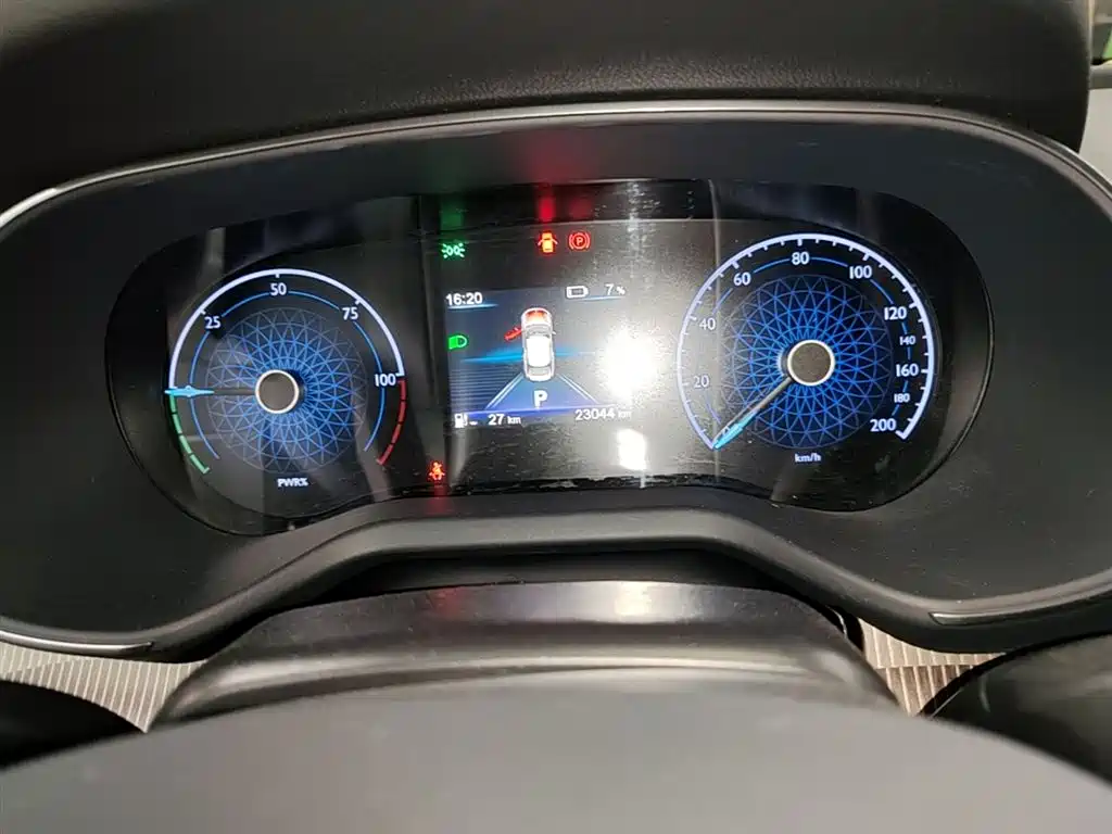 Hongqi E-QM5 2021 Charging Flag Joy Edition фото 12
