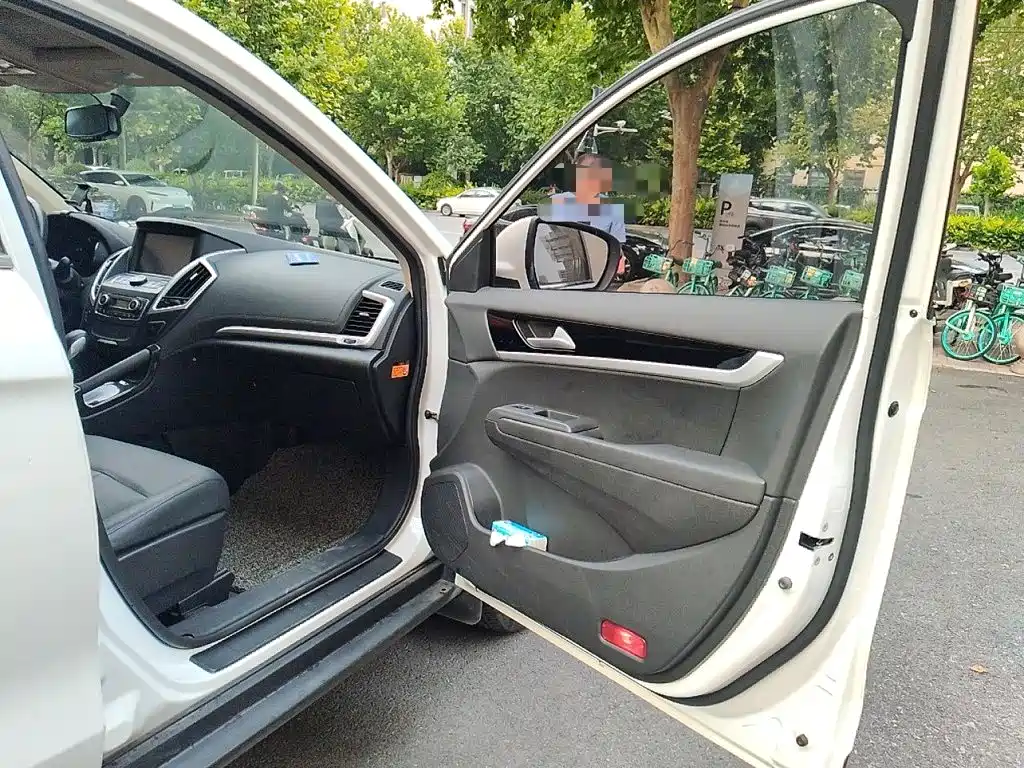 Dongfeng Aeolus Dongfeng Fengshen AX7 2015 2015 2.0L Automatic Smart Ease