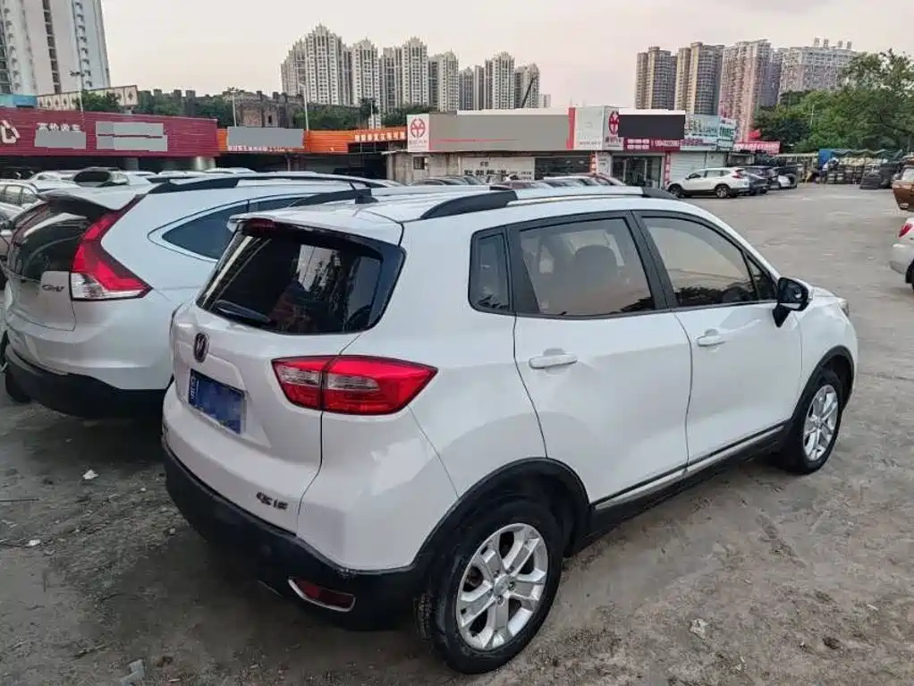 Фото 2 - Changan CS15