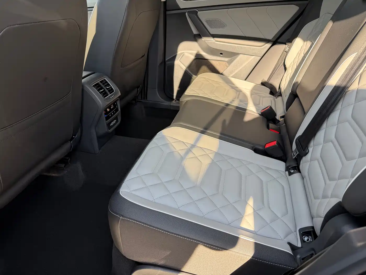 Volkswagen Tayron 2022 330TSI 2WD Luxury Smart Connect Edition фото 18