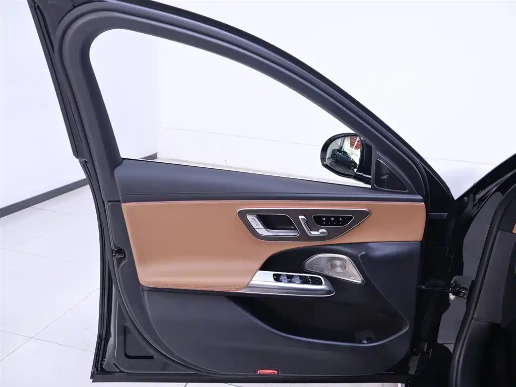 Mercedes-Benz E-Class 2024 Model E 300 L Luxury фото 18