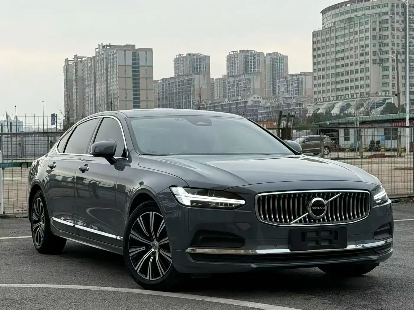 VOLVO S90