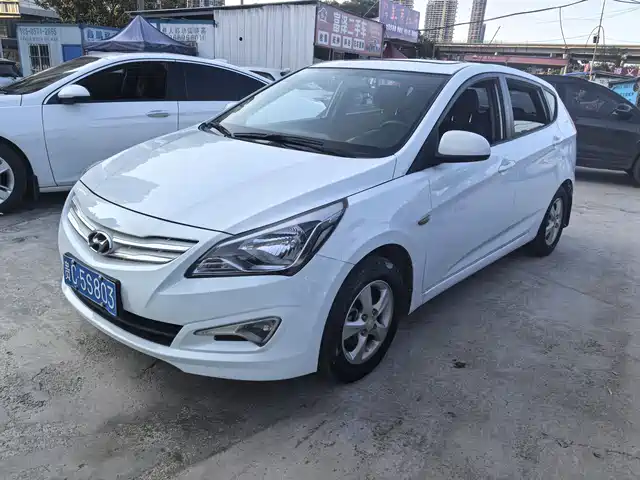  Hyundai Reina 2014 1.4L Manual GLX