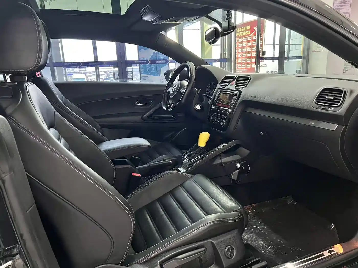 Volkswagen Scirocco 2011 Model R 2.0TSI фото 6