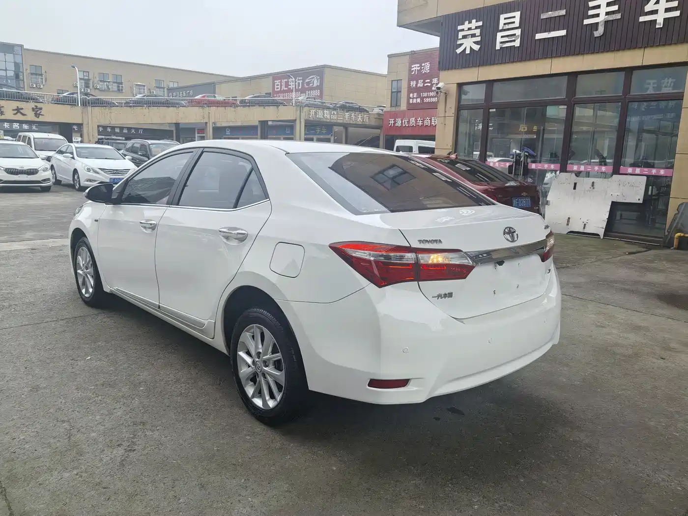 Toyota Corolla 2014 1.6L CVT GL-i Leather Edition фото 3