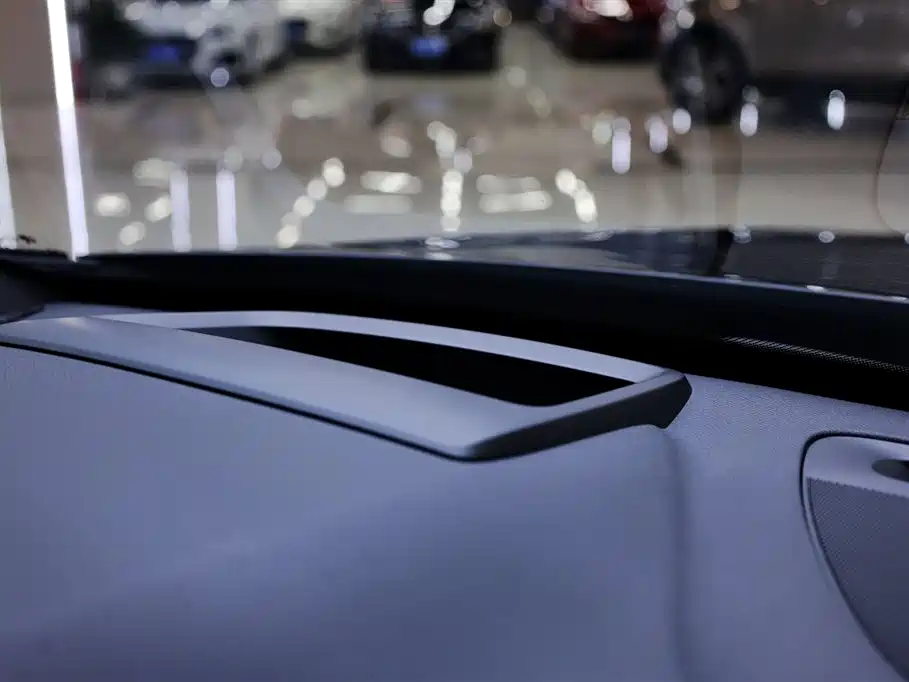 Фото 25 - Volvo XC90