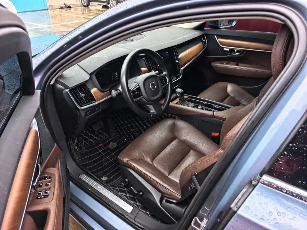 Photo 7 - Volvo S90