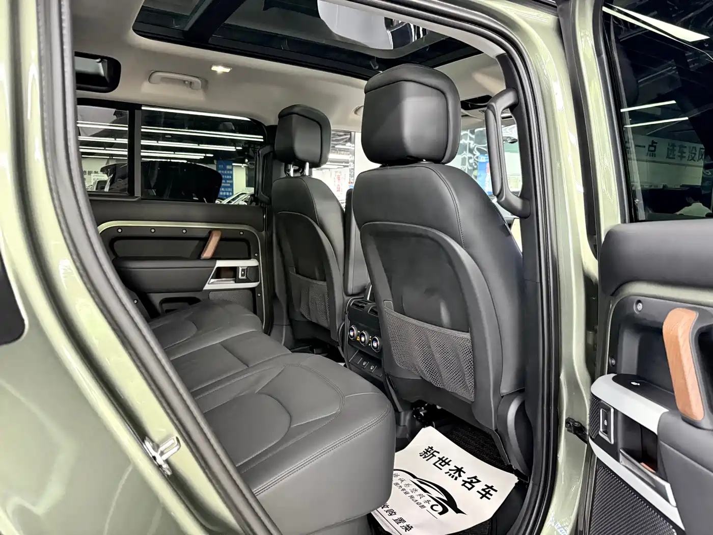 Land Rover Defender 2023 Facelift 110 3.0T P400 Dark Special Edition фото 11