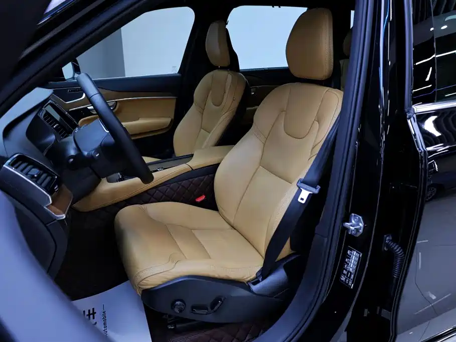 Фото 26 - Volvo XC90