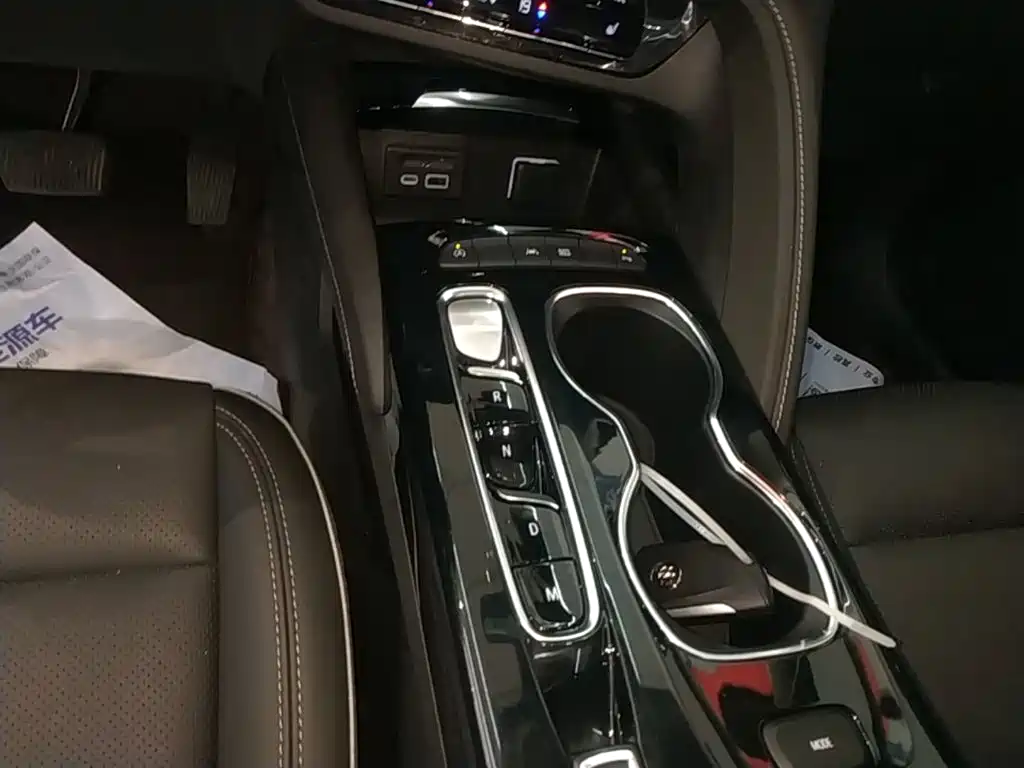 Фото 14 - Buick Envision Plus