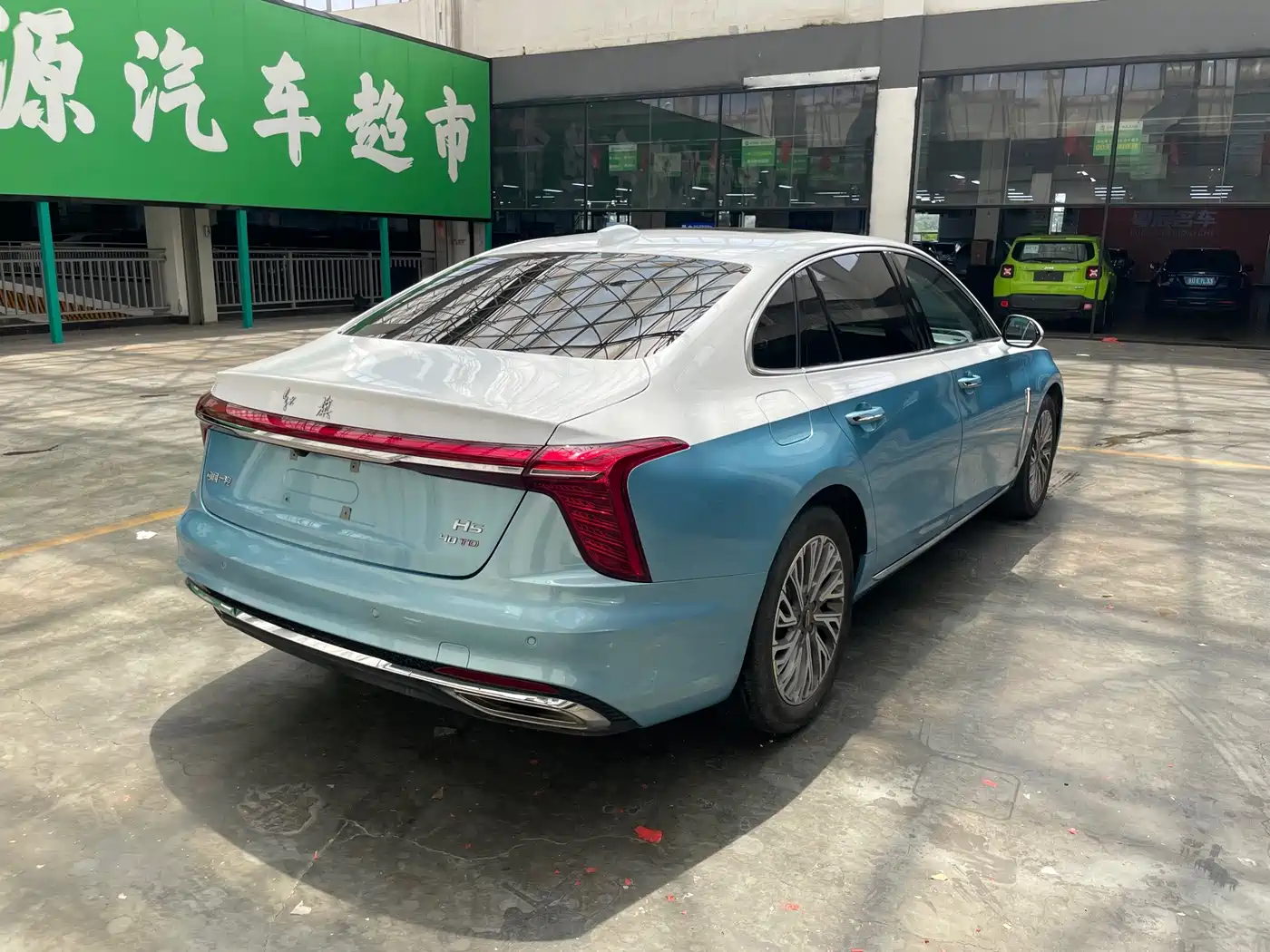 Фото 8 - Hongqi H5