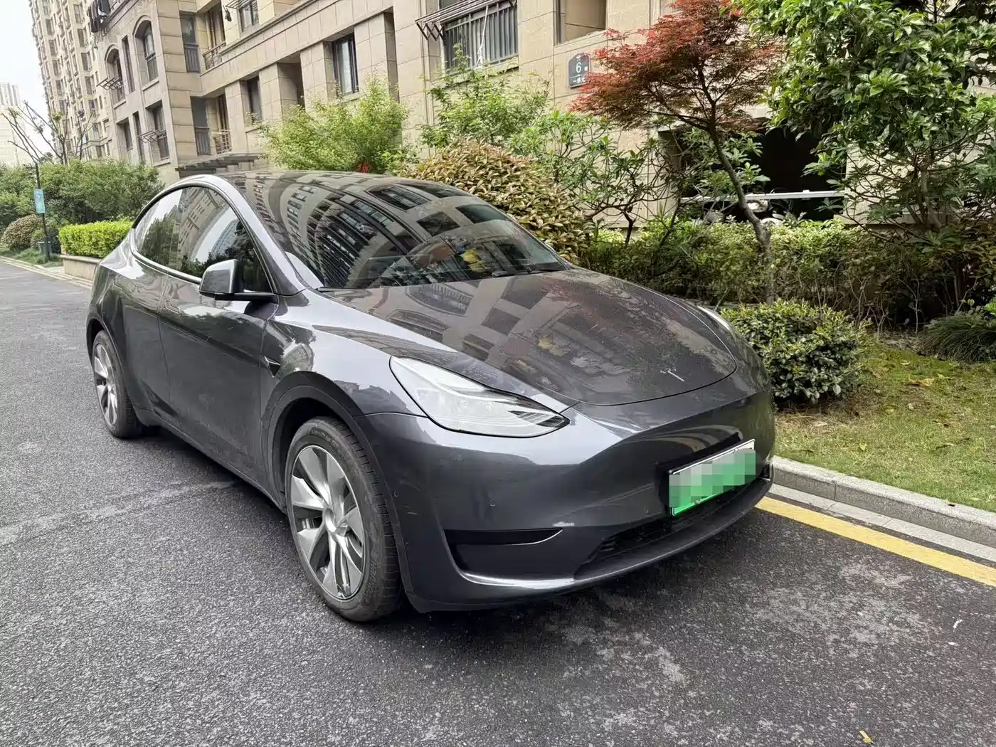 TESLA MODEL Y