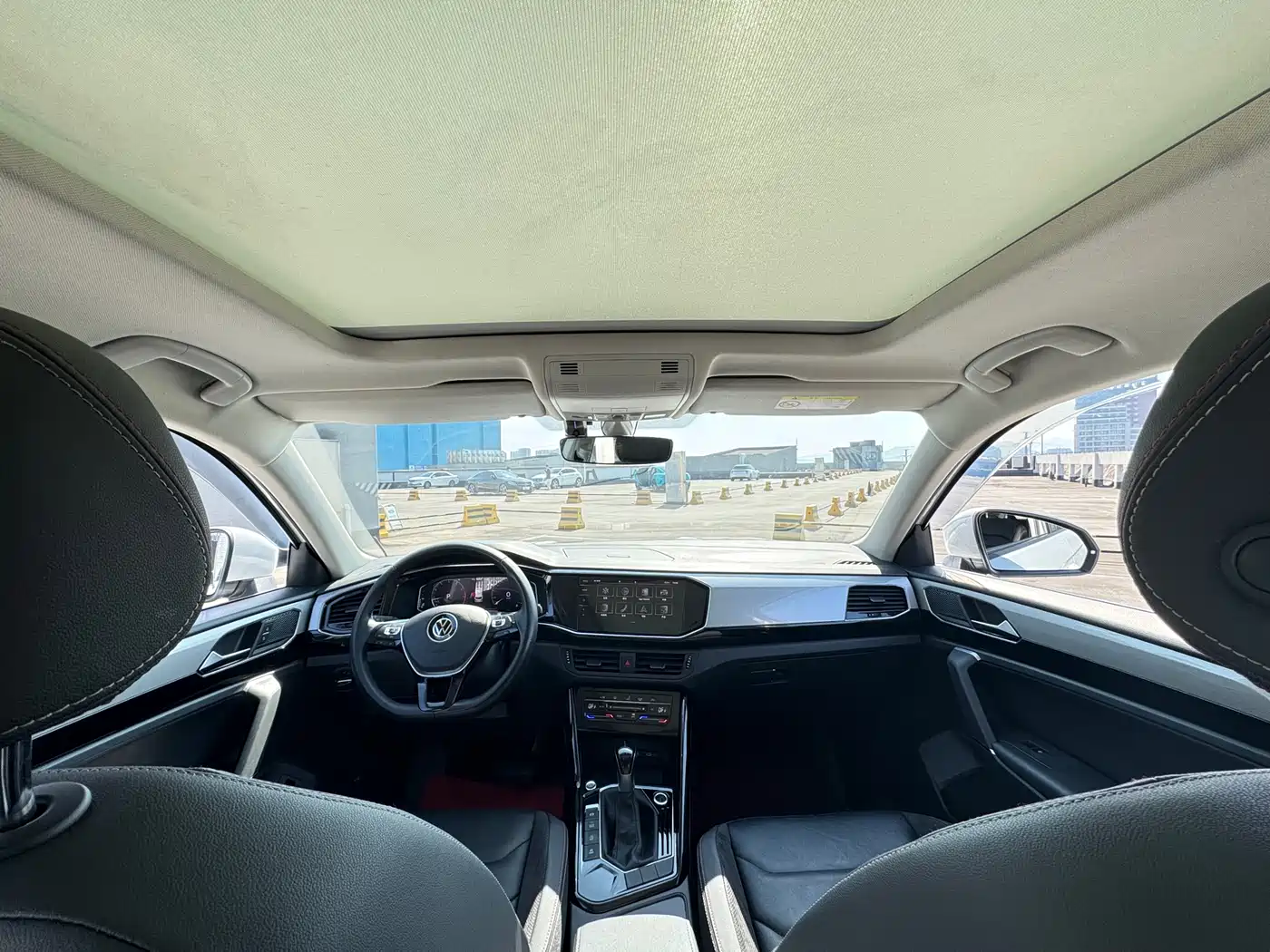 Volkswagen Tayron 2022 330TSI 2WD Luxury Smart Connect Plus фото 12
