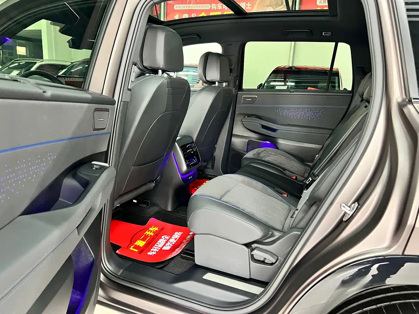 Volkswagen Teramont 2025 Teramont Pro 450TSI 4WD Summit Edition фото 9