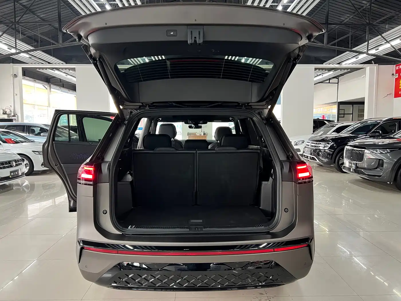 Volkswagen Teramont 2025 Teramont Pro 450TSI 4WD Summit Edition фото 14