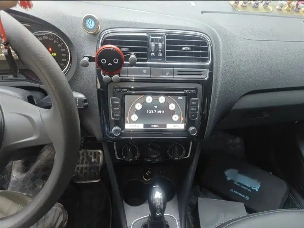 Volkswagen Polo 2014 1.6L Automatic 30th Anniversary Edition фото 14