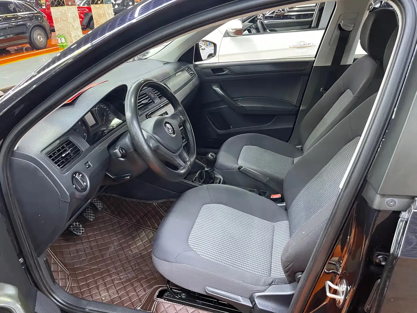 Volkswagen Santana 2016 1.6L Manual Trend Edition фото 5