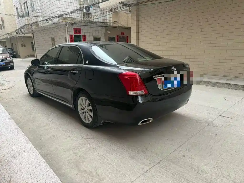 Photo 6 - Toyota Crown