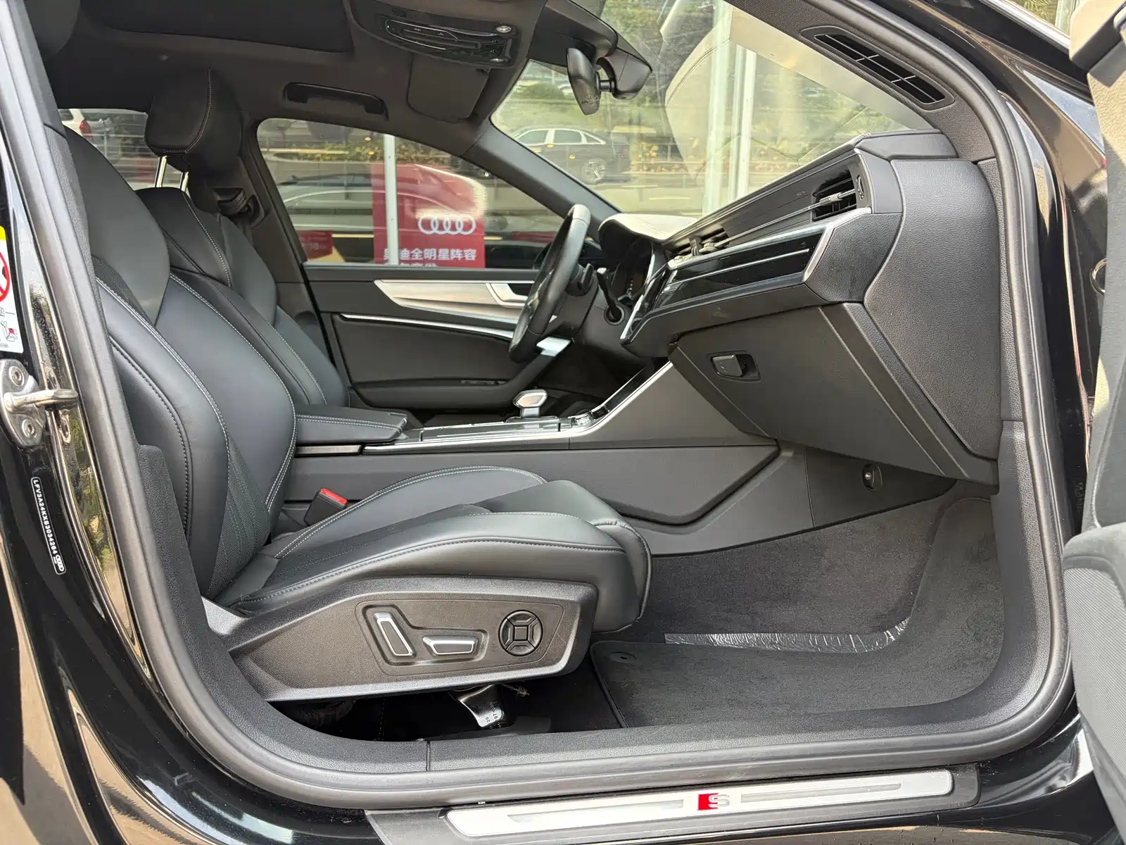 Фото 10 - Audi A6L