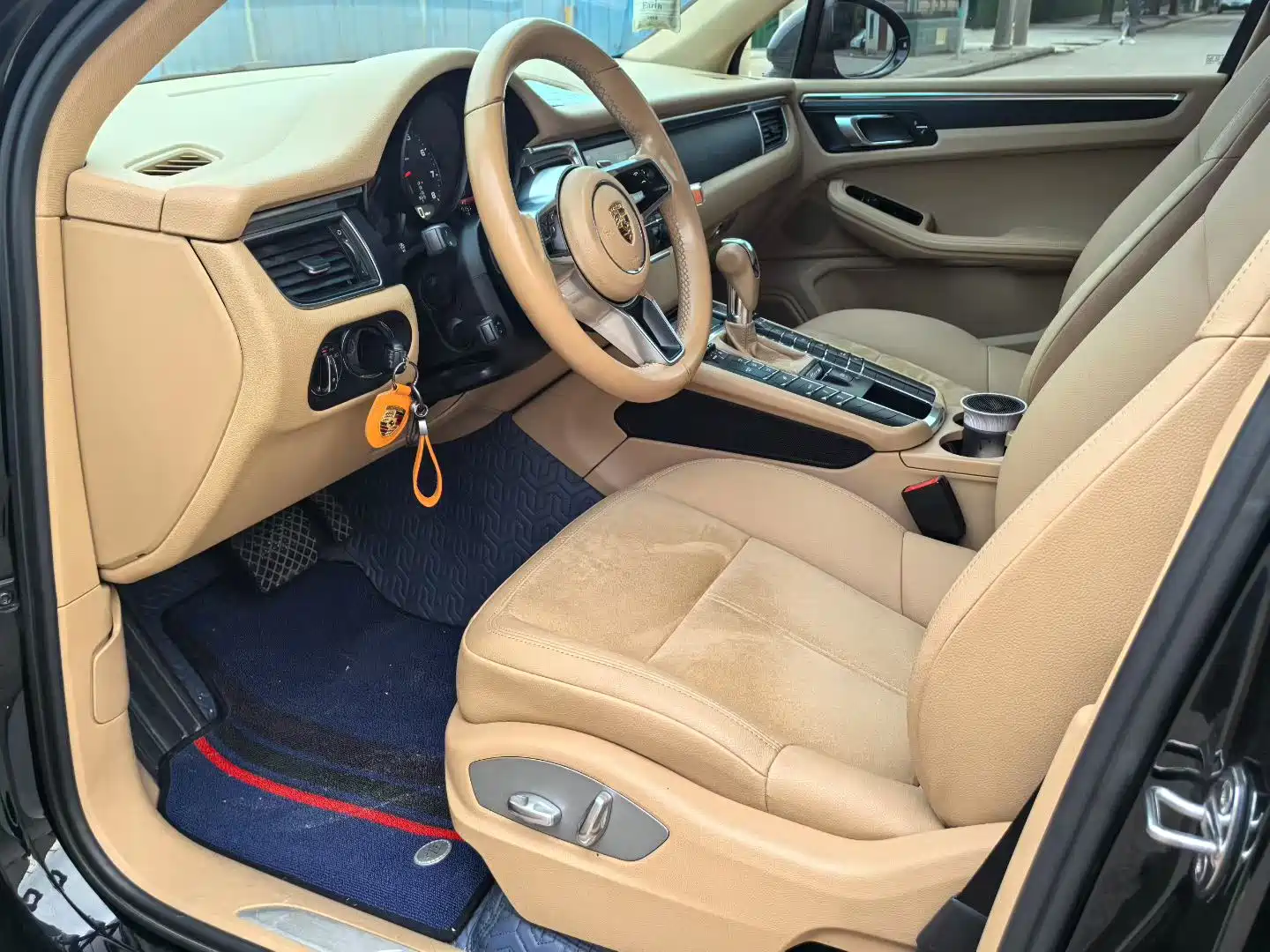 Photo 5 - Porsche Macan