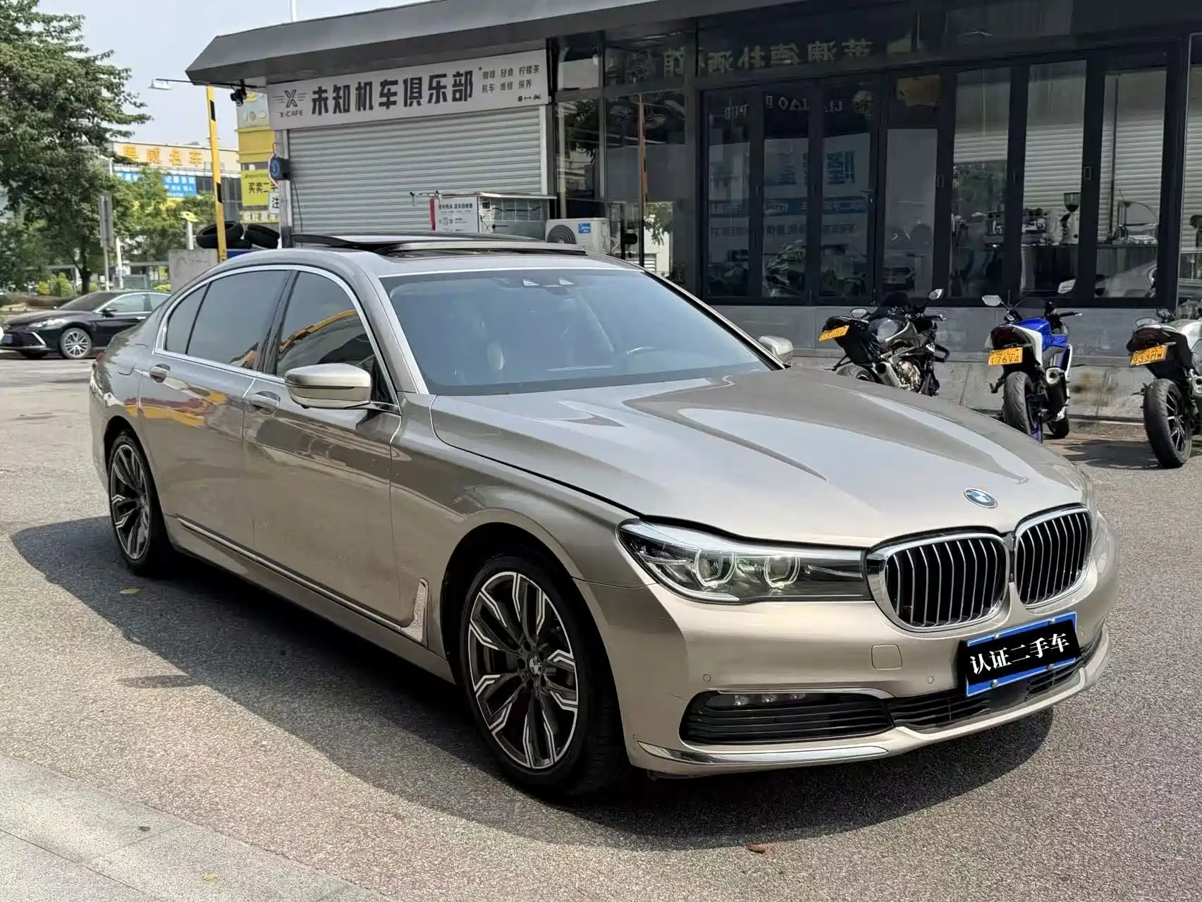 Photo 3 - BMW 7 Series