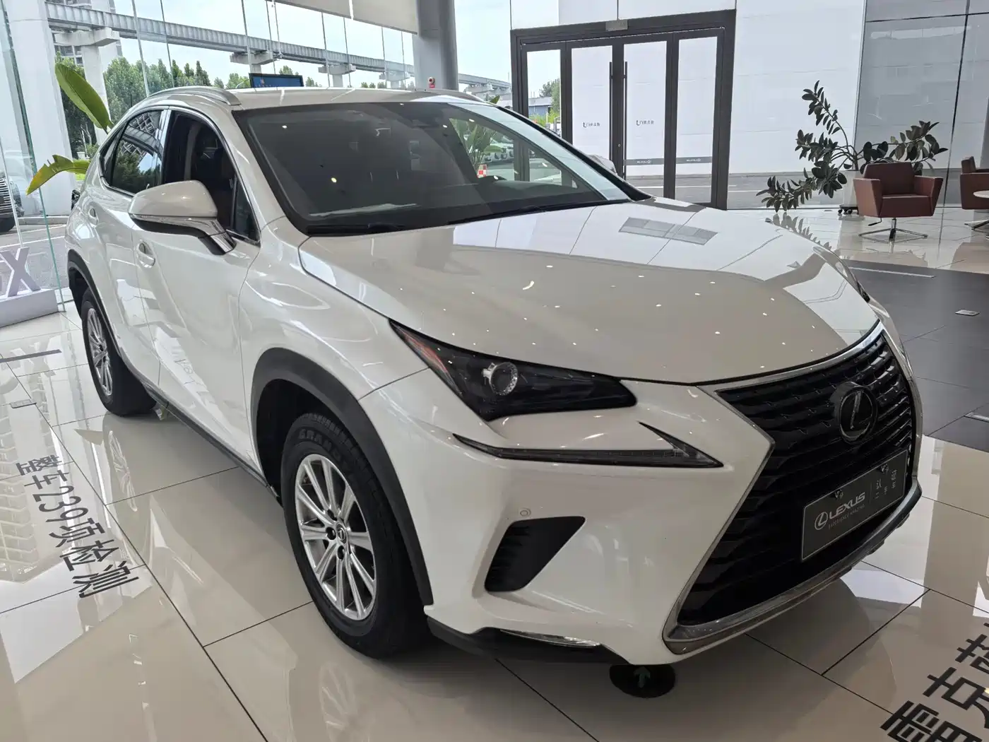 Фото 3 - Lexus NX