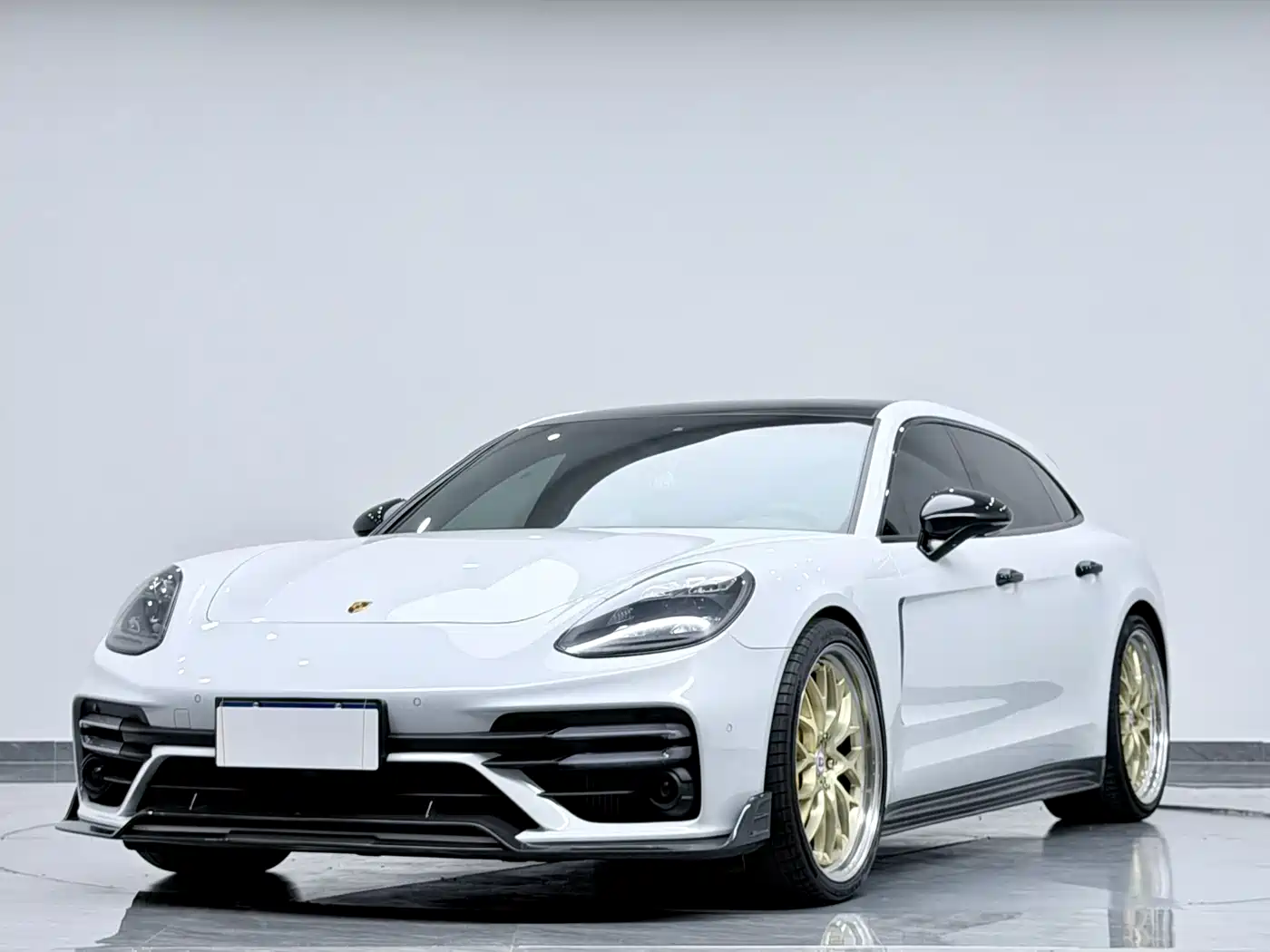 Фото 1 - Porsche Panamera