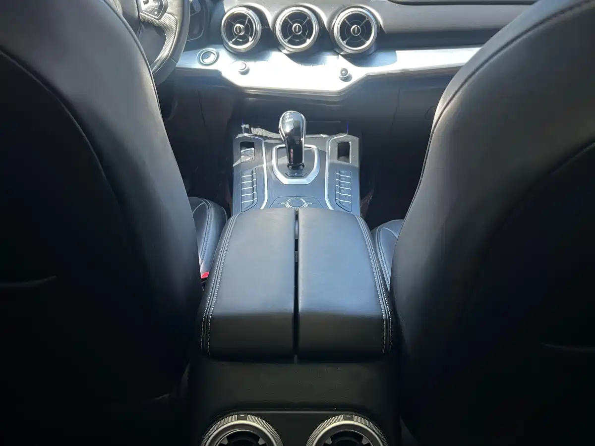 WEI PAI WEI BRAND VV7