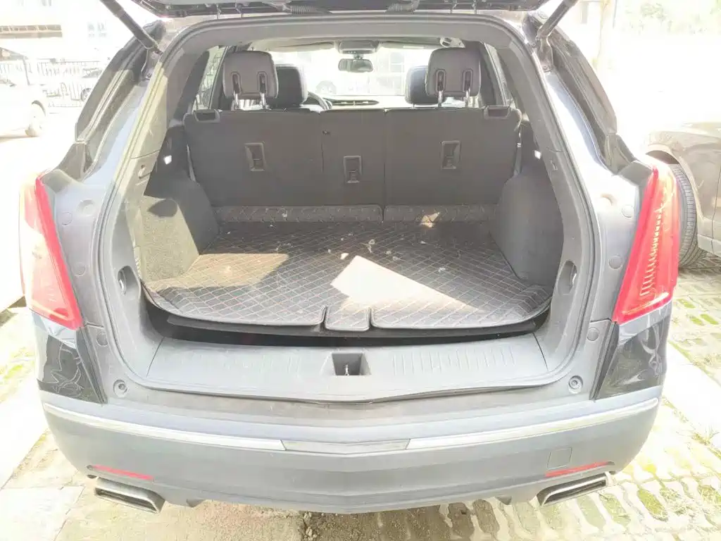 Photo 5 - Cadillac XT5