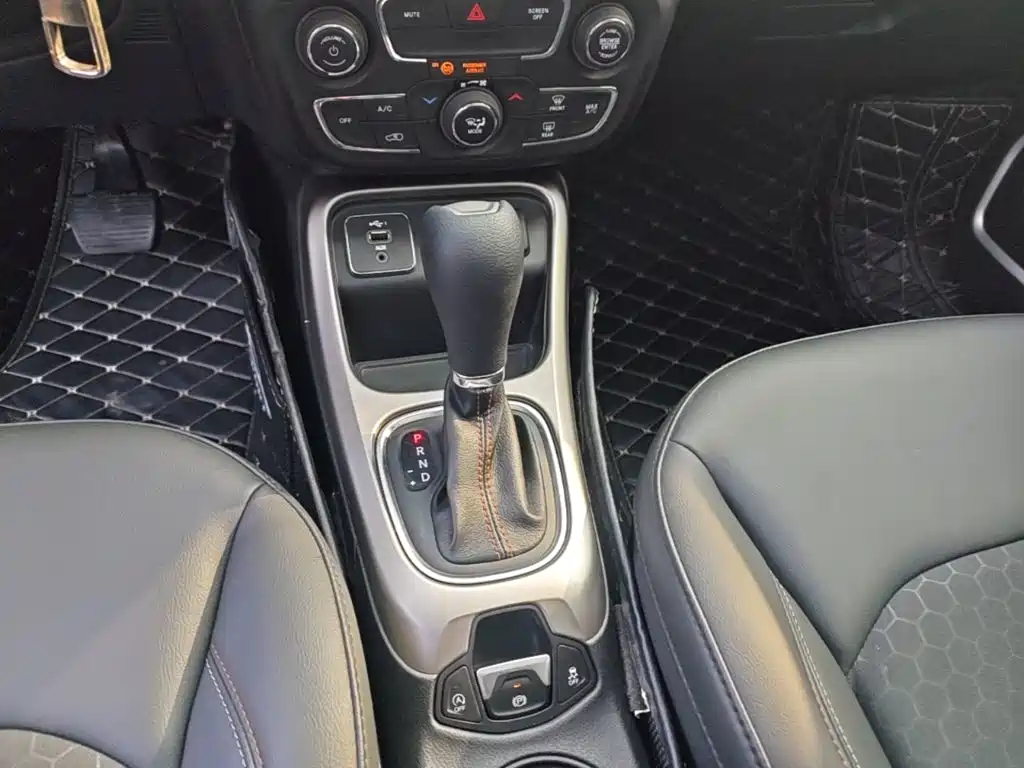 Фото 14 - Jeep Compass
