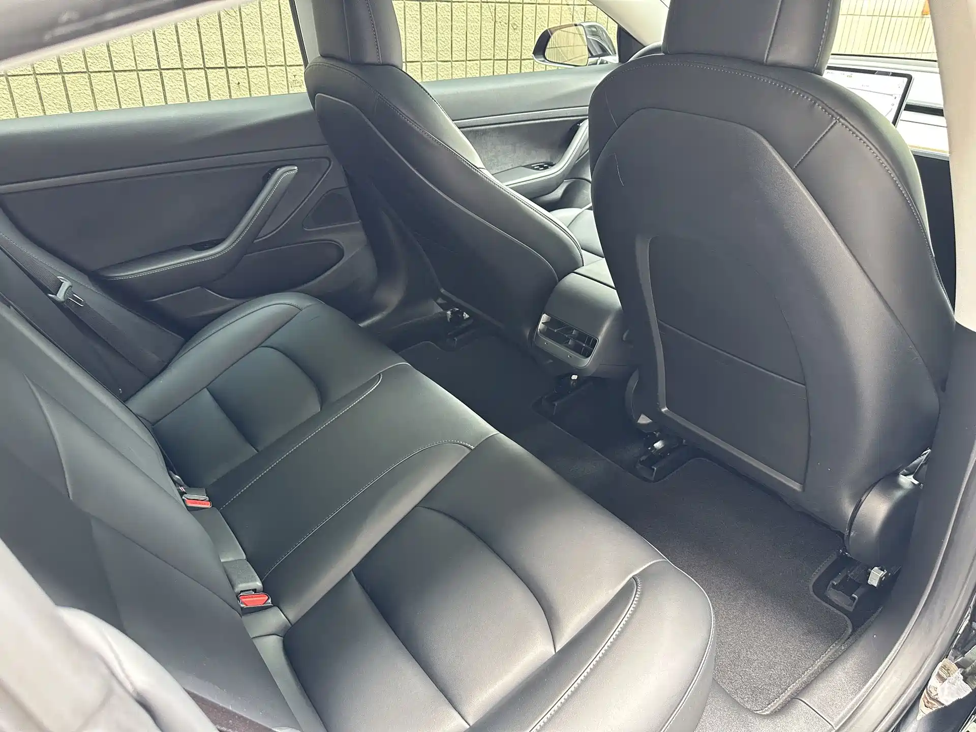 Фото 10 - Tesla Model 3