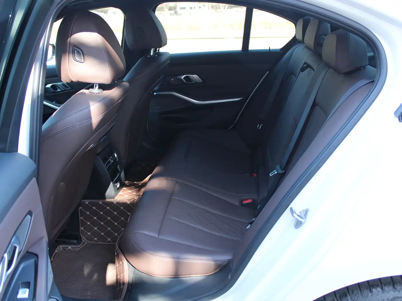 BMW 3 Series 2024 325i M Sport Shadowline Package фото 24