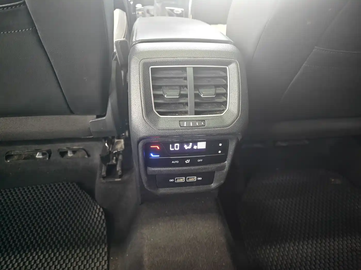 Volkswagen Tayron 2022 330TSI 2WD Luxury Smart Connect Plus фото 9