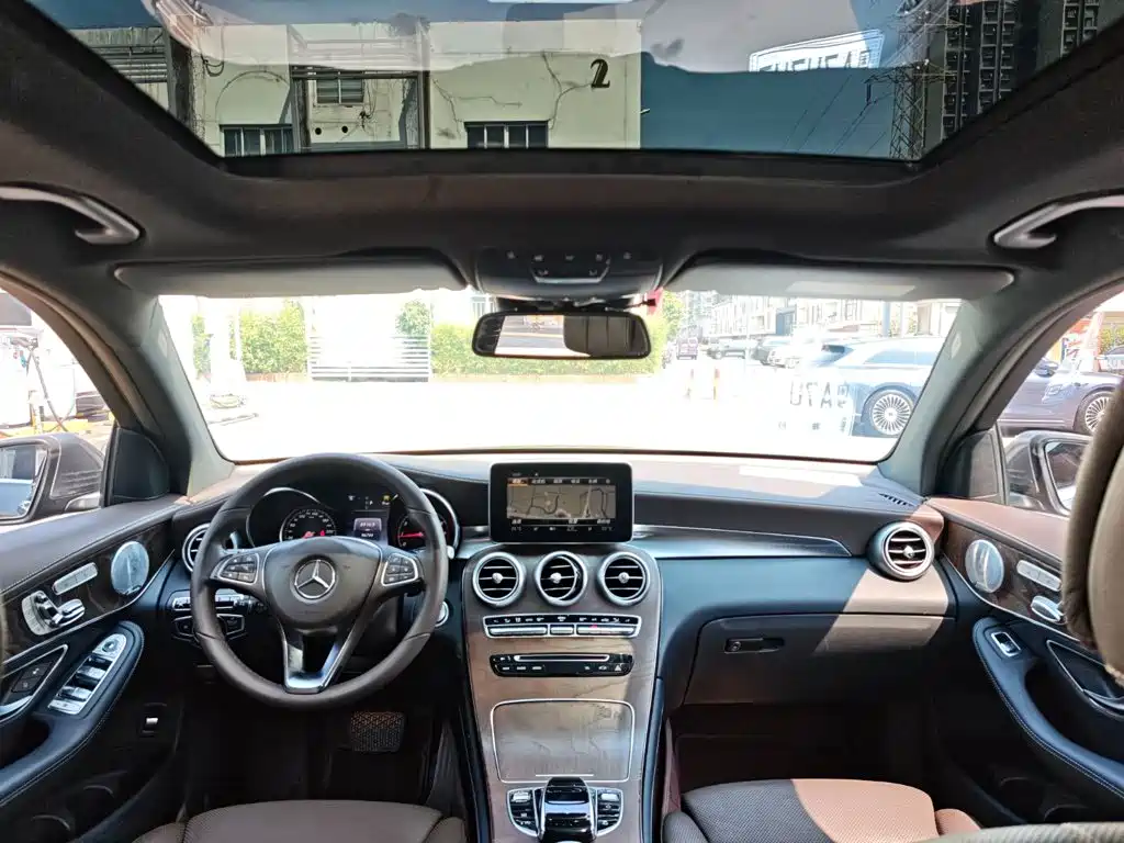Фото 18 - Mercedes-Benz GLC