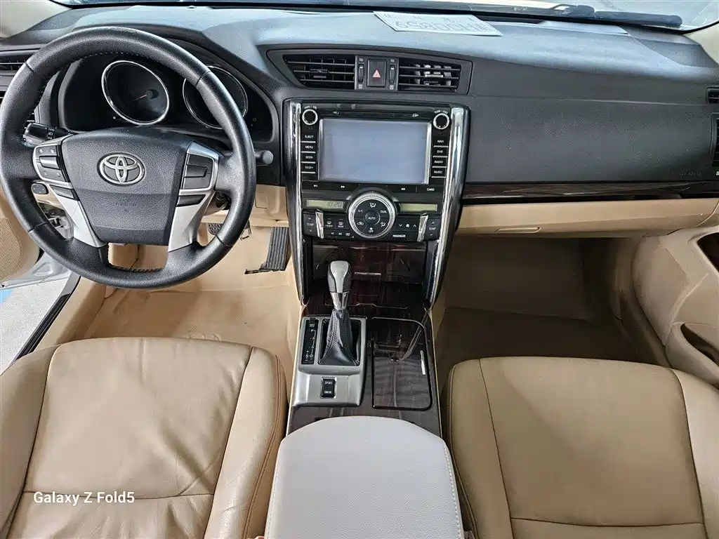Toyota Reiz 2010 2.5S Elegance Elite Edition фото 8