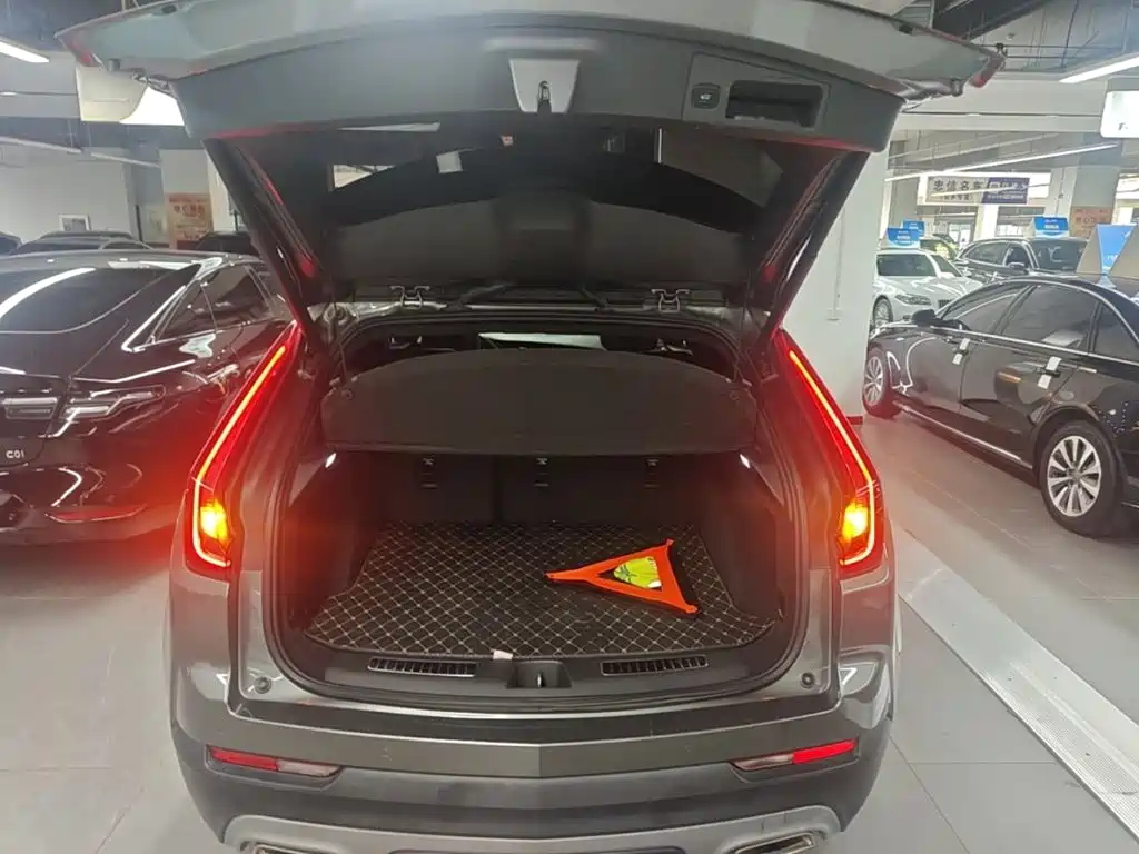 Cadillac XT4 2019 2018 28T FWD Leading Edition