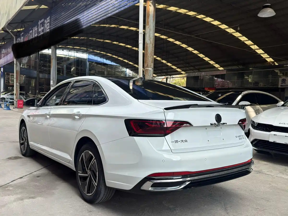 Photo 7 - Volkswagen Sagitar
