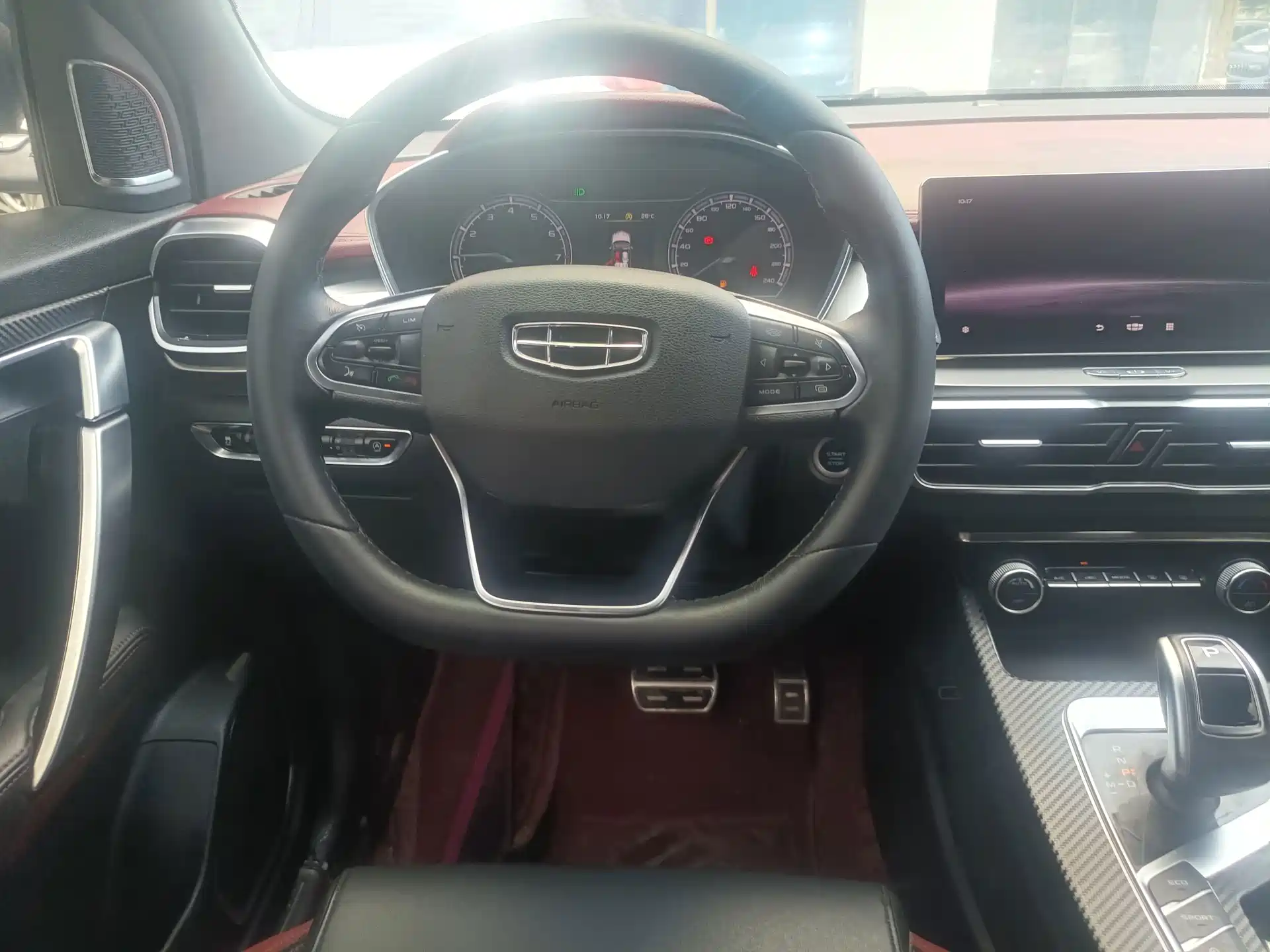 Фото 9 - Geely Coolray