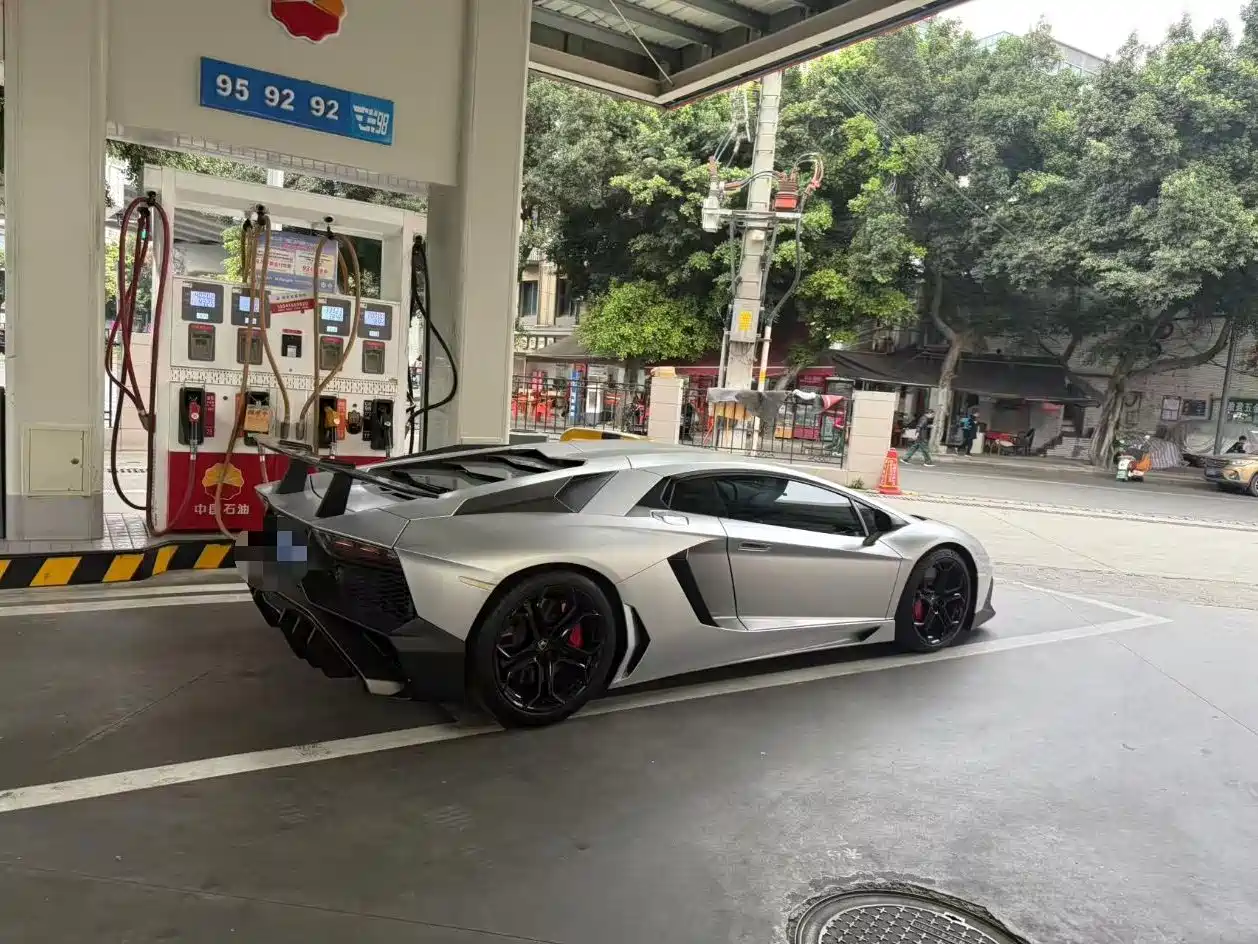 Lamborghini Aventador 2011 LP 700-4 фото 2