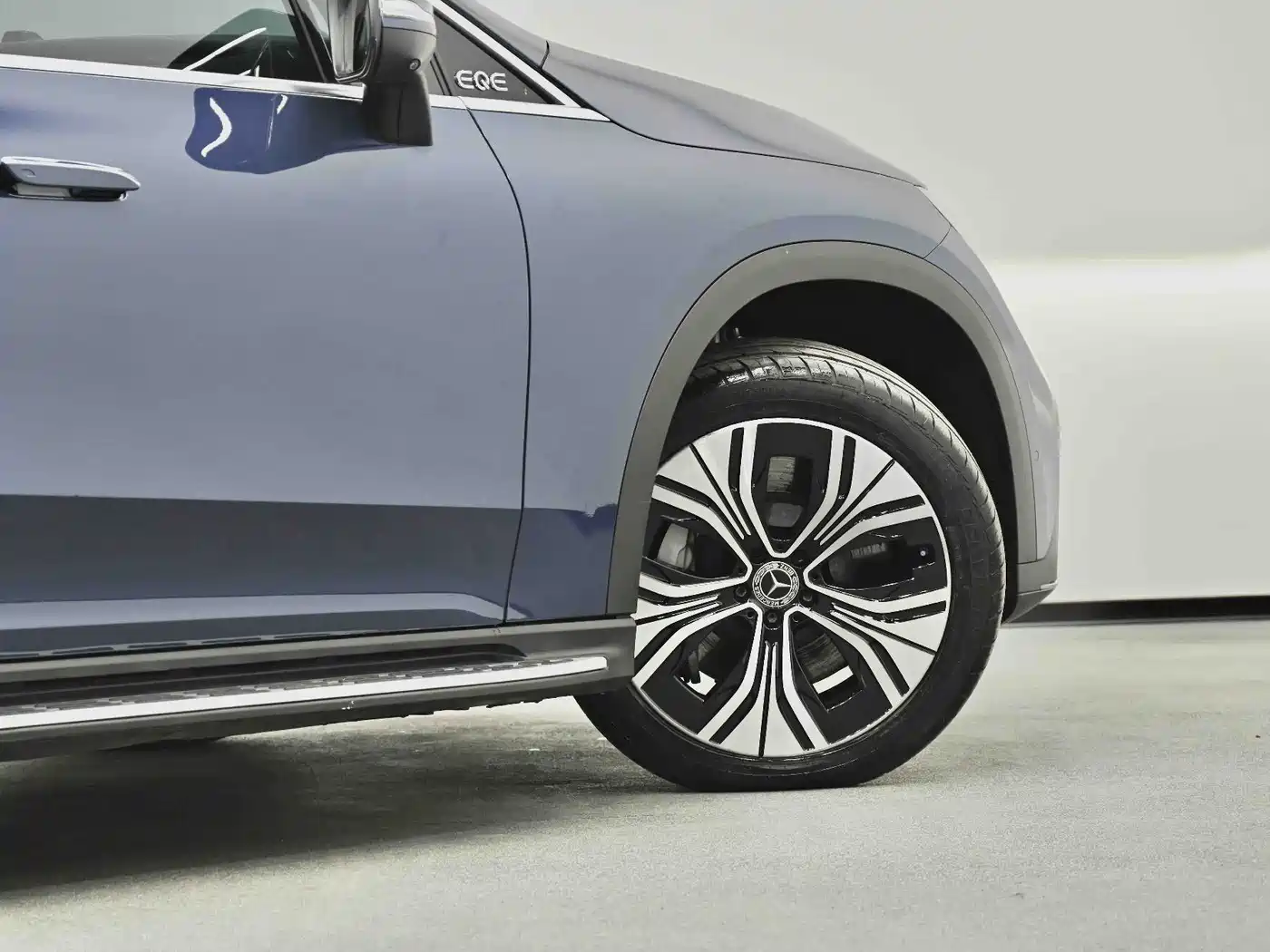 MERCEDES-BENZ EQE SUV