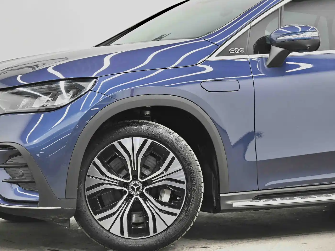 MERCEDES-BENZ EQE SUV