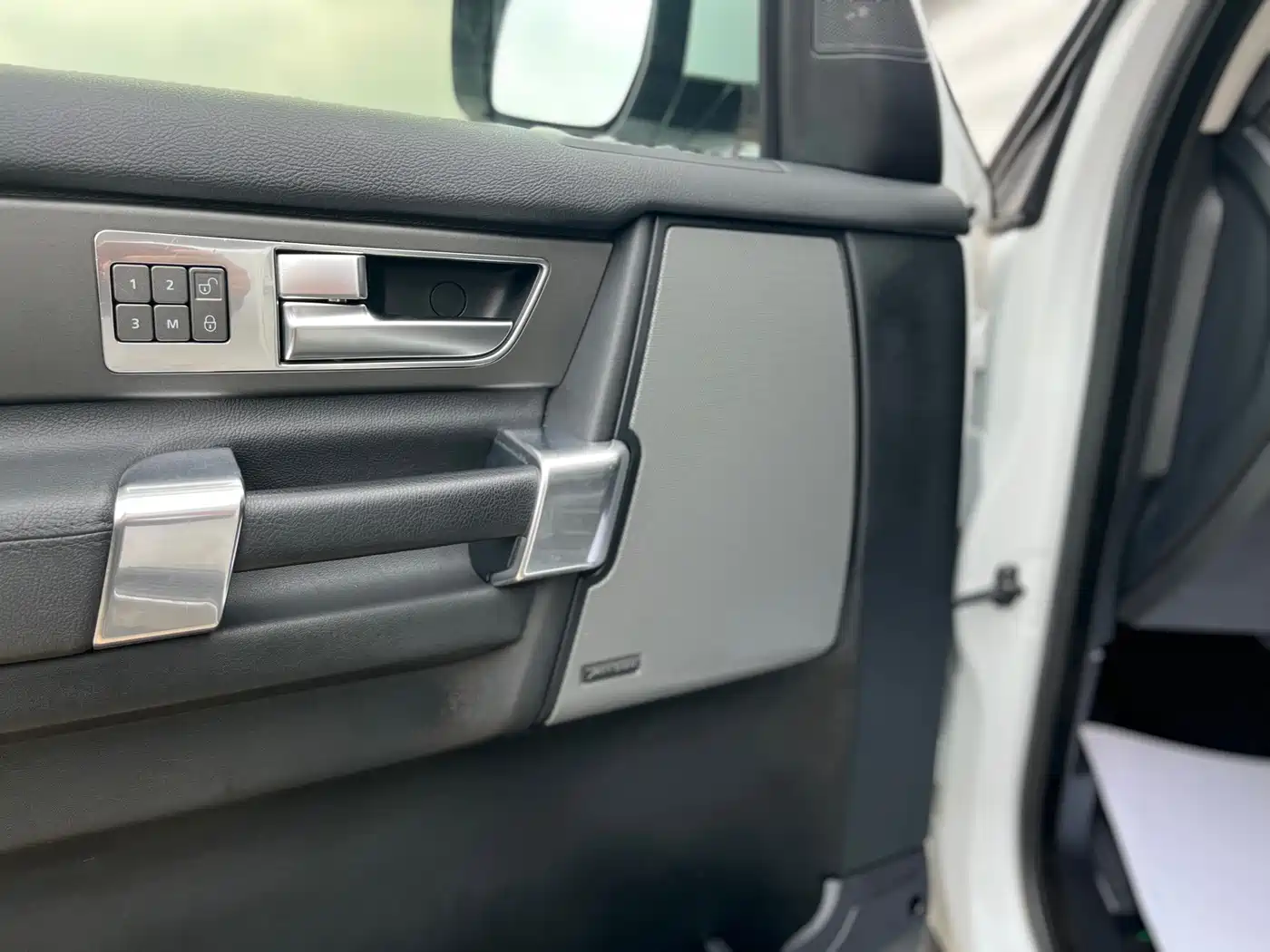 Land Rover Discovery 2016 3.0 SC V6 SE фото 9