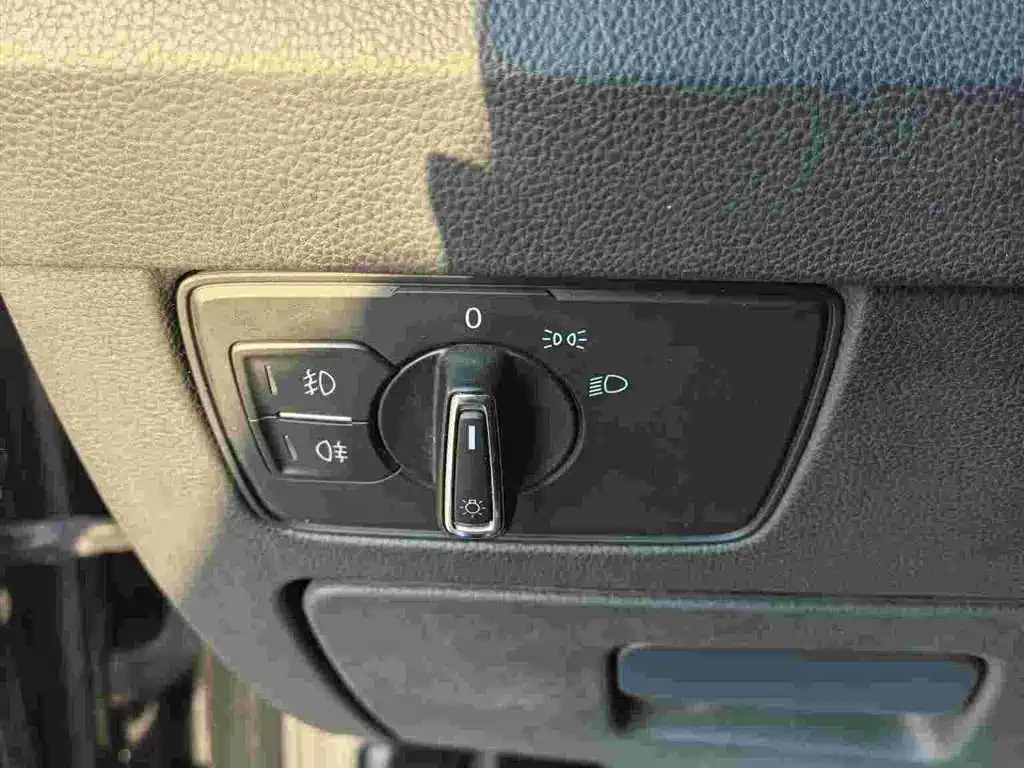 Volkswagen Magotan 2018 280TSI DSG Comfort фото 8