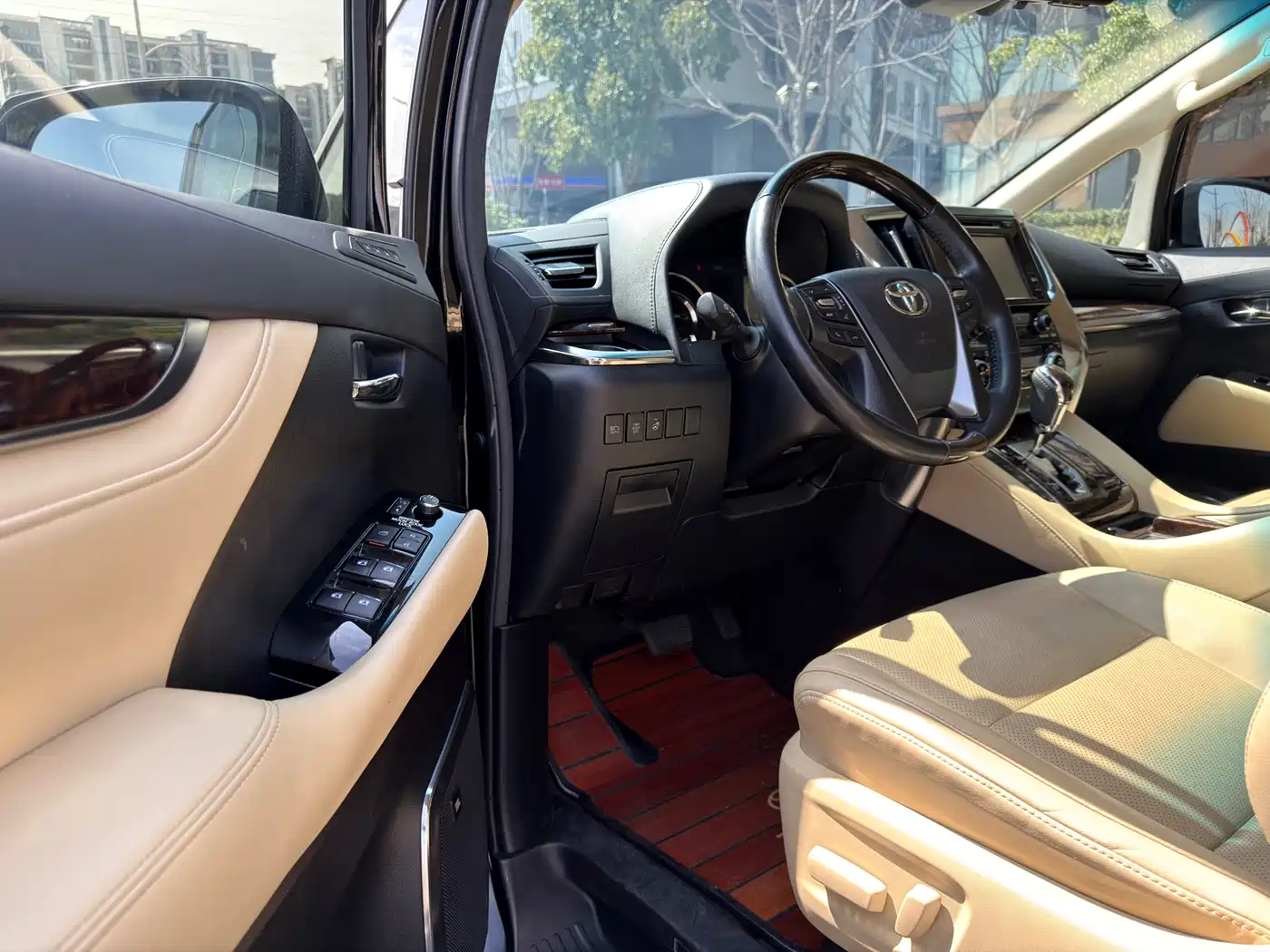 Toyota Alphard 2020 Hybrid 2.5L Premium Edition фото 4
