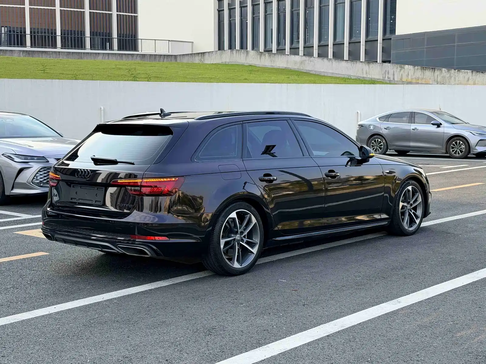 Photo 6 - Audi A4 (Import)