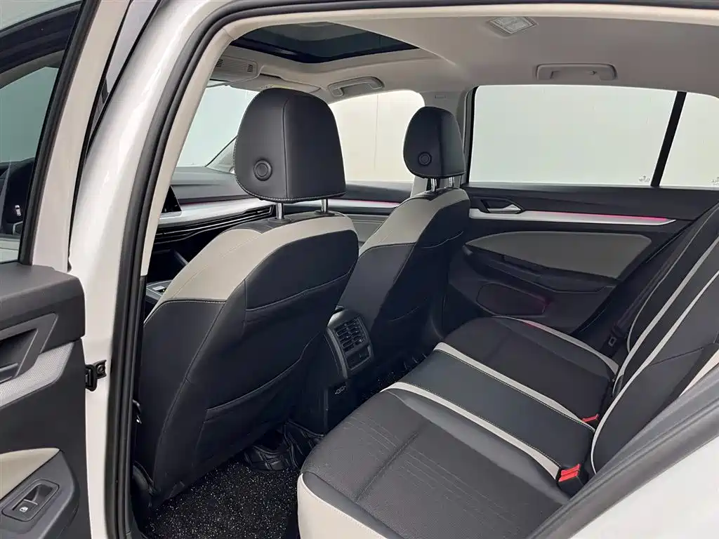 Volkswagen Golf 2023 280TSI DSG Pro фото 9