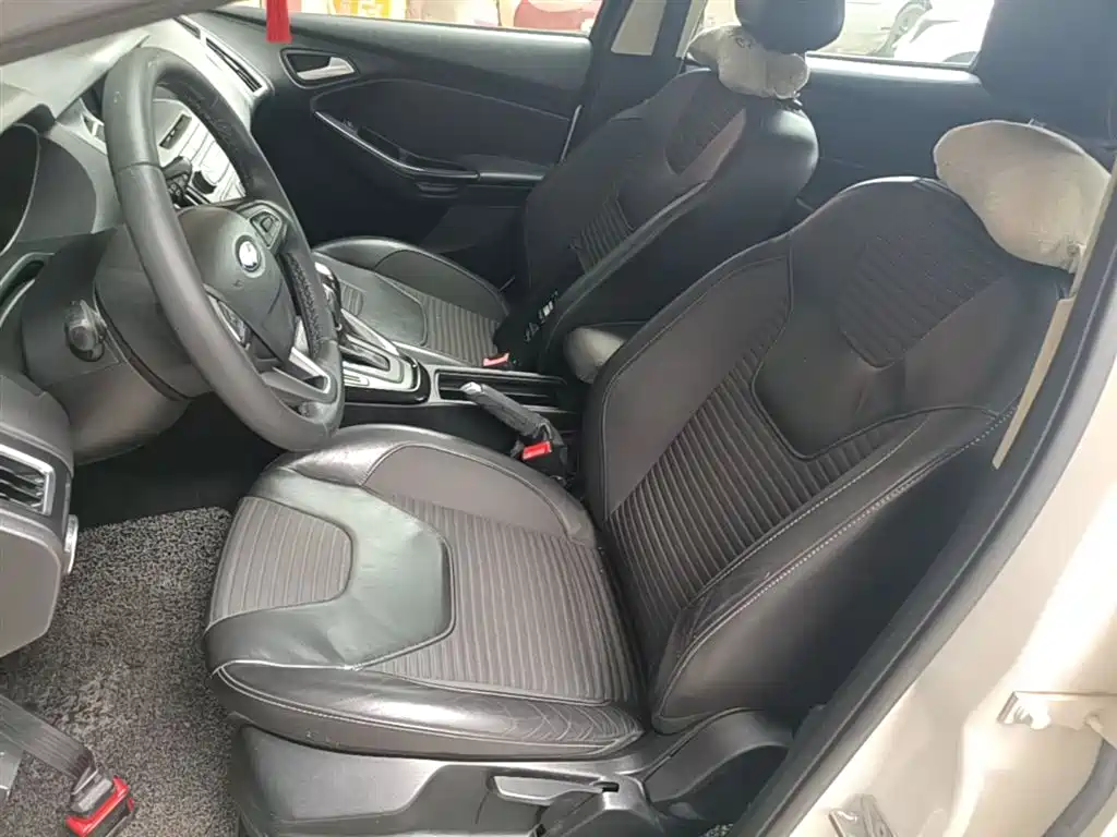 Фото 14 - Ford Focus