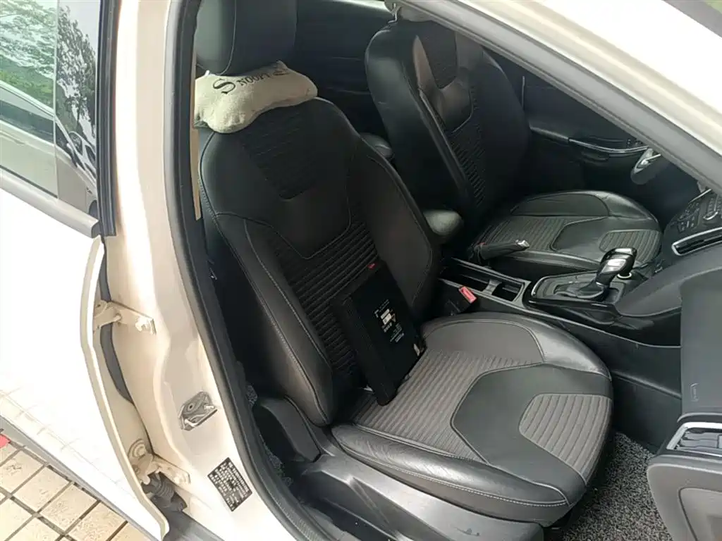 Фото 24 - Ford Focus