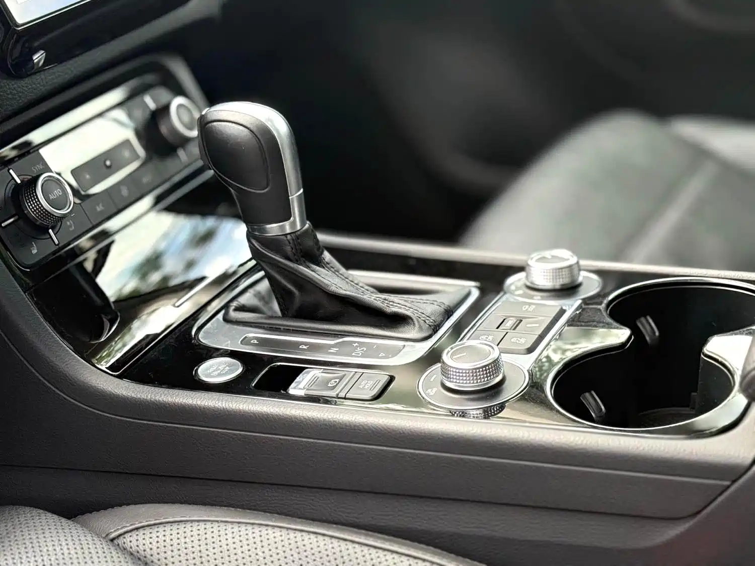 Фото 6 - Volkswagen Touareg