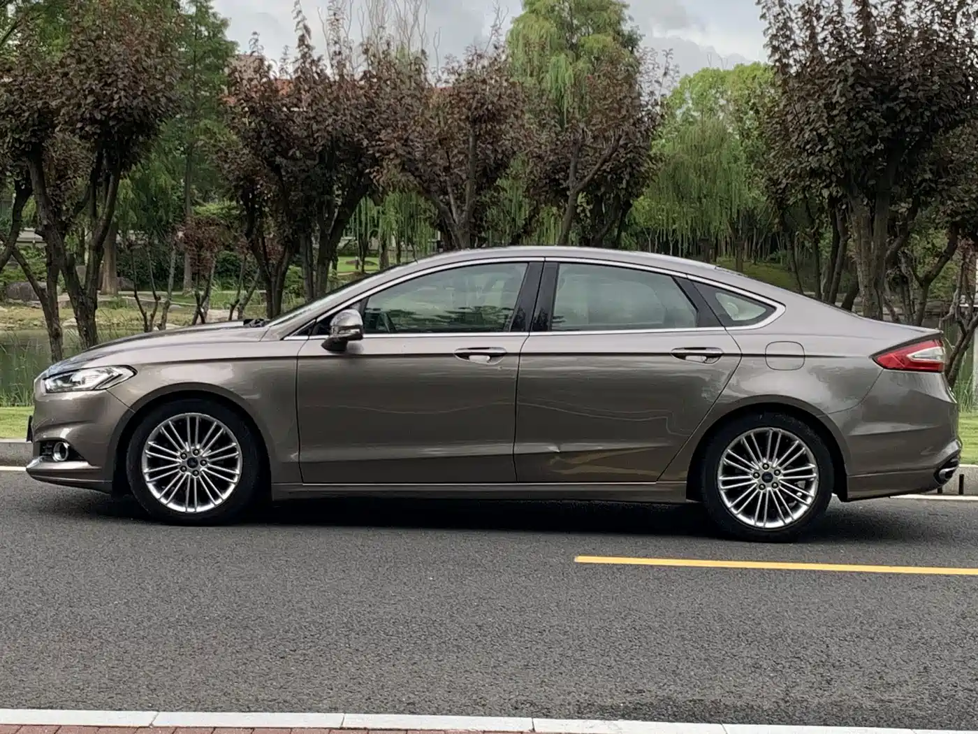 Ford Mondeo 2013 2013 2.0L GTDi240 Ultimate